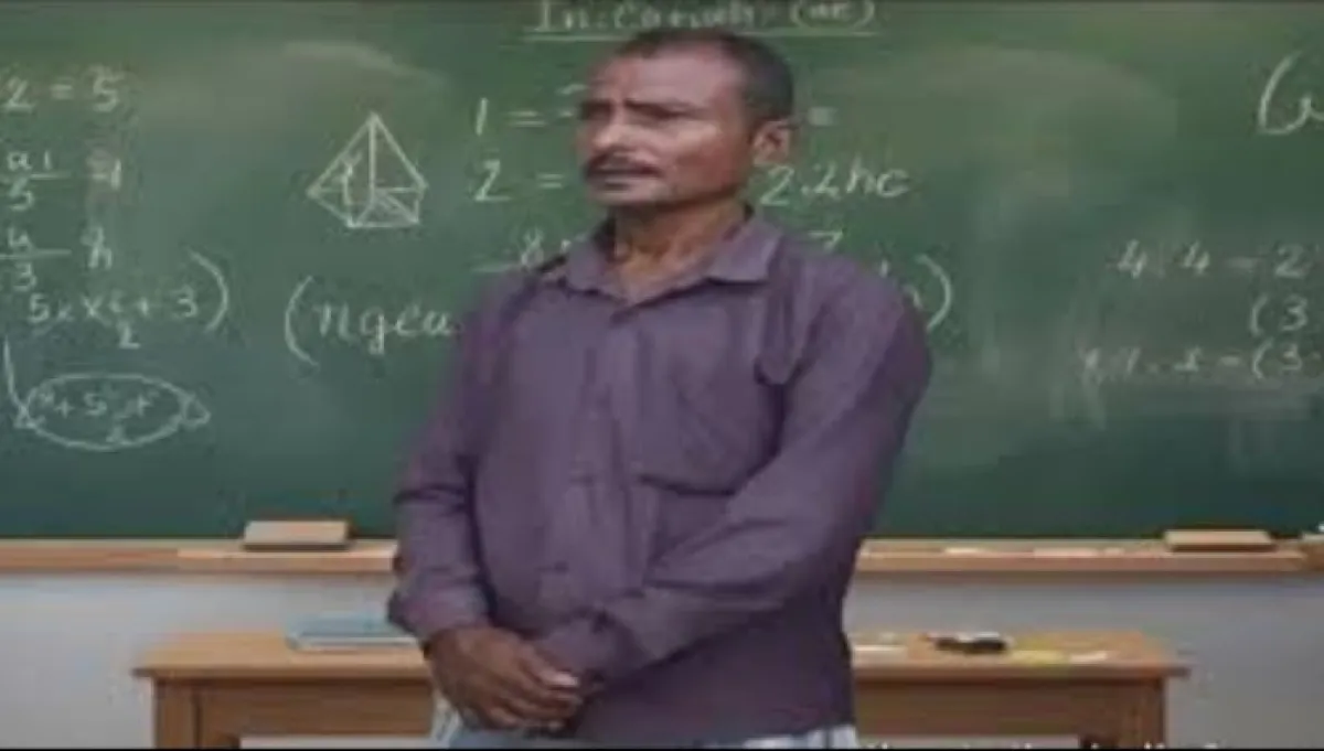 الحديدة: وفاة معلم أثناء أدائه عمله وسط ضغوط نفسية ناجمة عن سياسات “الفائض” الحوثية