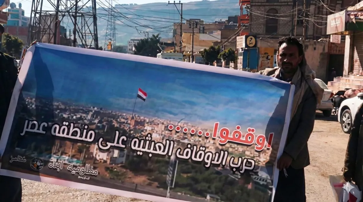 صنعاء.. أبناء منطقة عصر يعتصمون احتجاجاً على نهب أراضيهم من قبل الأوقاف