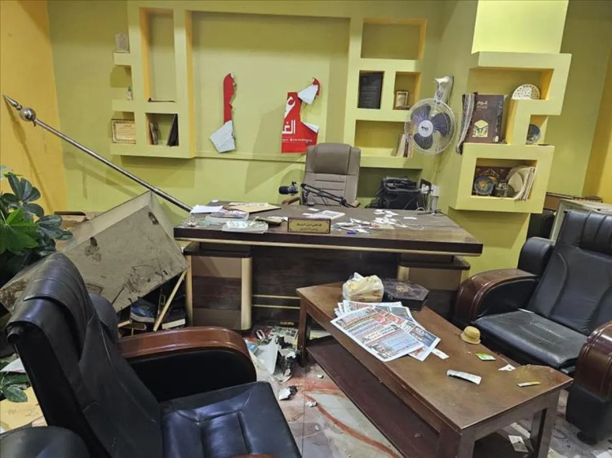 اقتحام عنيف لمقر صحيفة عدن الغد في عدن والاعتداء على موظفيها