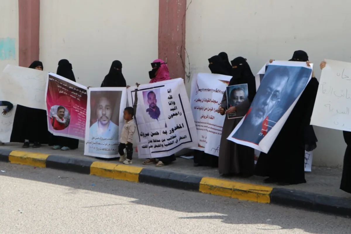 أمهات المختطفين في عدن: لا إغلاق للسجون قبل معرفة مصير المخفيين منذ أكثر من عقد