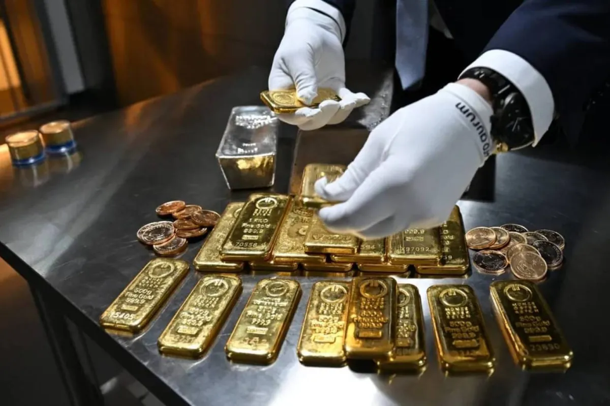 الذهب يطوي صفحة الصعود التاريخي بخسائر فادحة إلى ما دون 4500 دولار