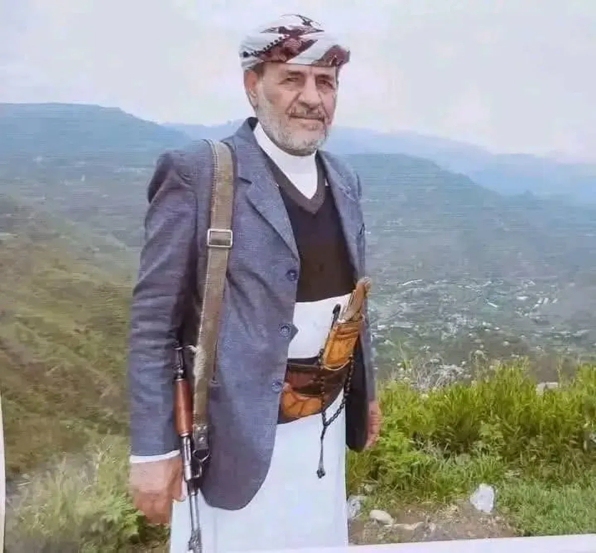 مسلح حوثي يقتل أحد مشايخ آل غنيم في البيضاء داخل مسجد