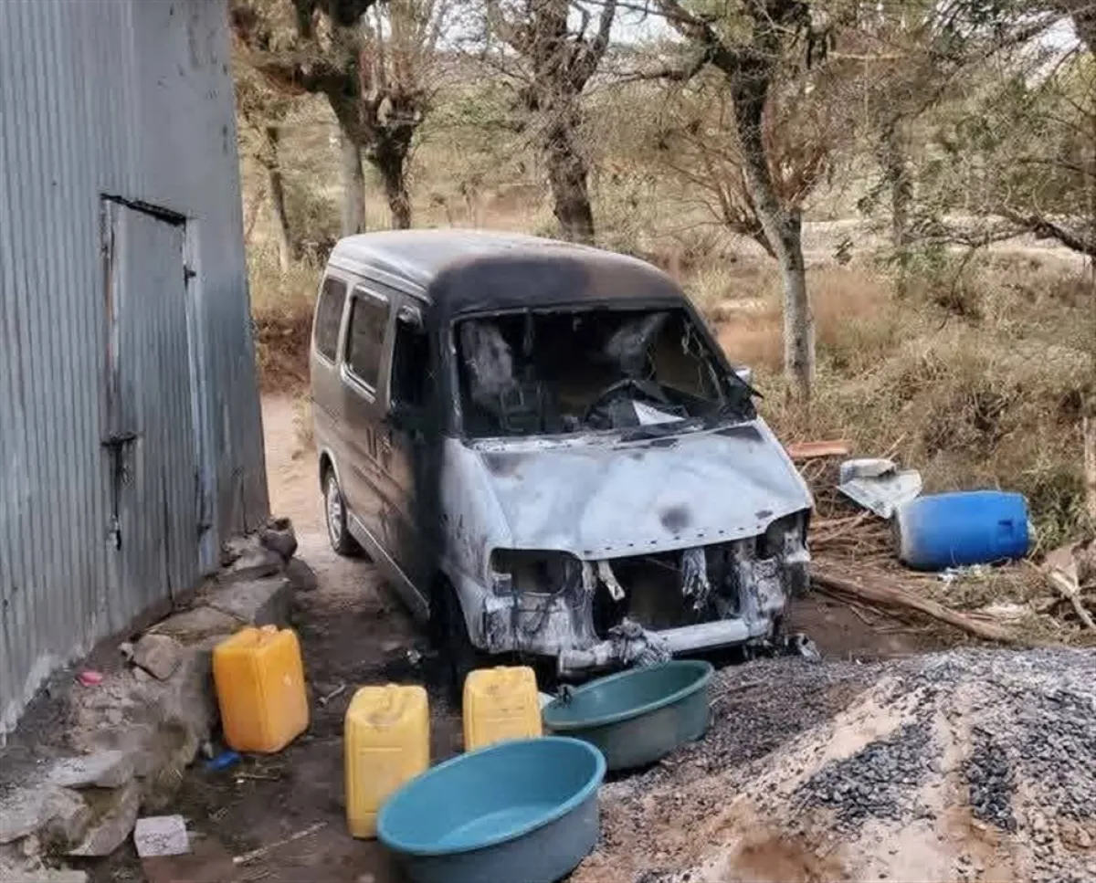 مسلحون يحرقون حافلة ركاب في إب