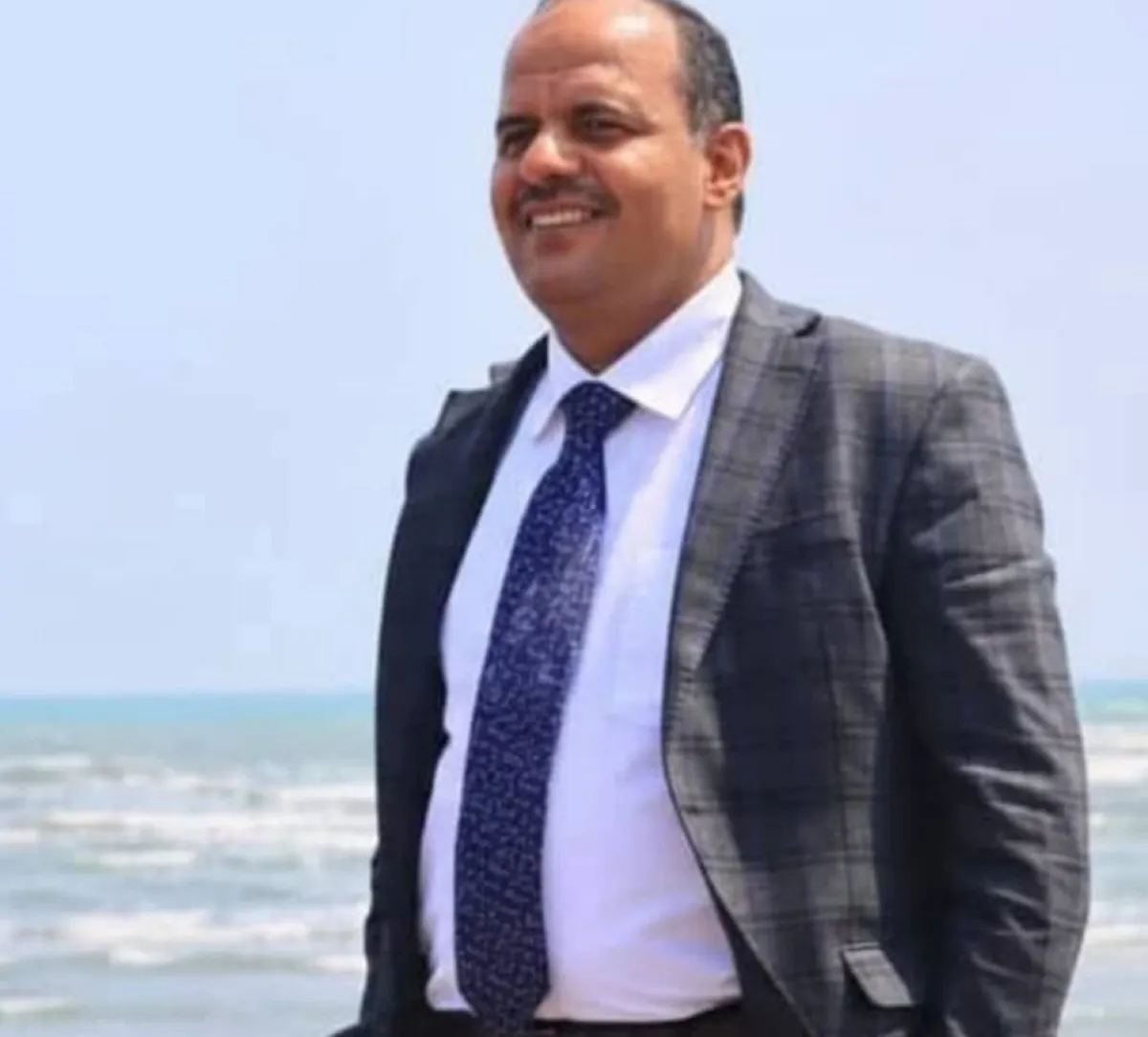 مثقفون يمنيون يطالبون سلطة صنعاء بالإفراج عن الناشط أنور شعب