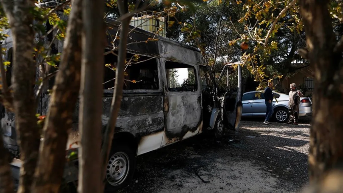 مستوطنون يحرقون منازل وسيارات فلسطينية في الضفة الغربية