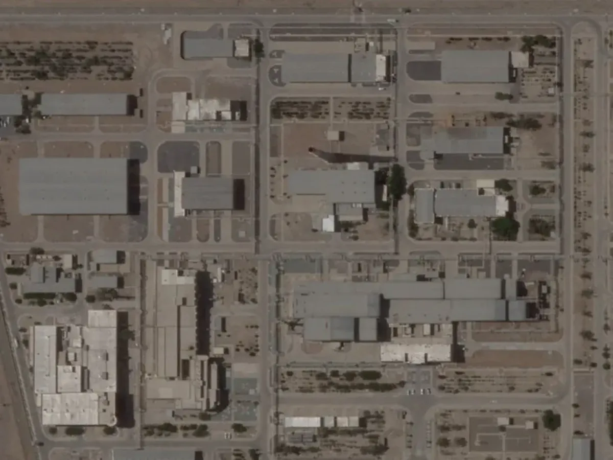 الجيش الإسرائيلي يوجه إنذارا مباشرا للسكان قرب مجمع أصفهان