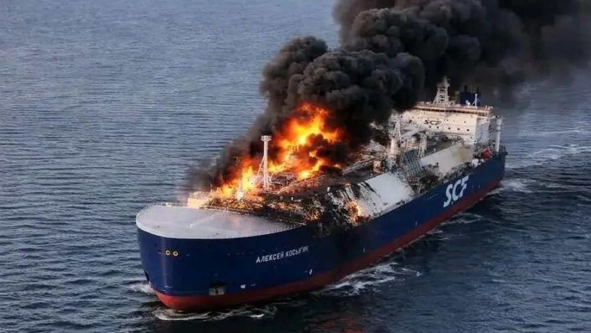 غرق ناقلة غاز روسية قبالة سواحل ليبيا وإنقاذ طاقمها