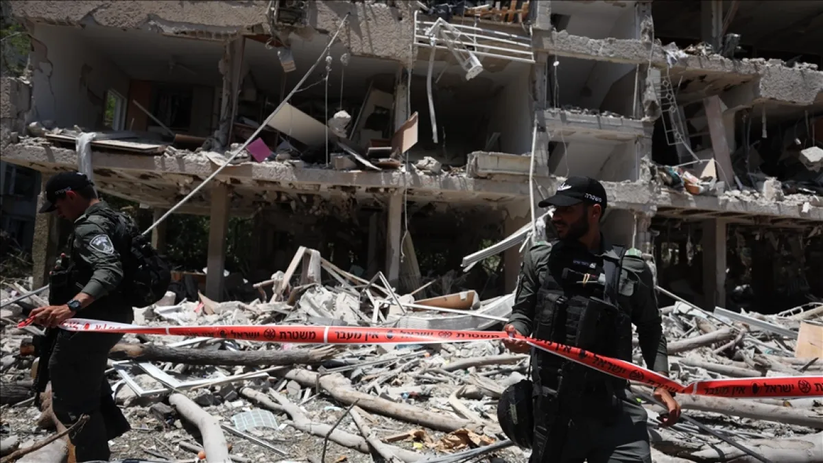 مقتل شخصين وإصابة آخر إثر سقوط صواريخ إيرانية وسط إسرائيل