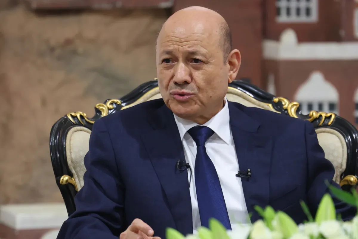 العليمي يصدر قرارات بتعيين محافظين جدد للضالع وأبين ولحج