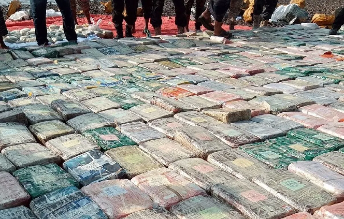 لحج.. ضبط 623 كيلو مخدرات على قارب تهريب وإلقاء القبض على 4 بحارة