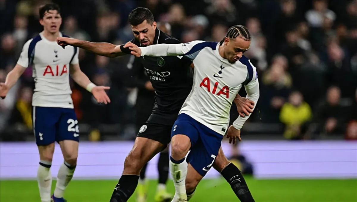 توتنهام ينتزع تعادلا مثيرا أمام ليفربول في الدوري الإنجليزي