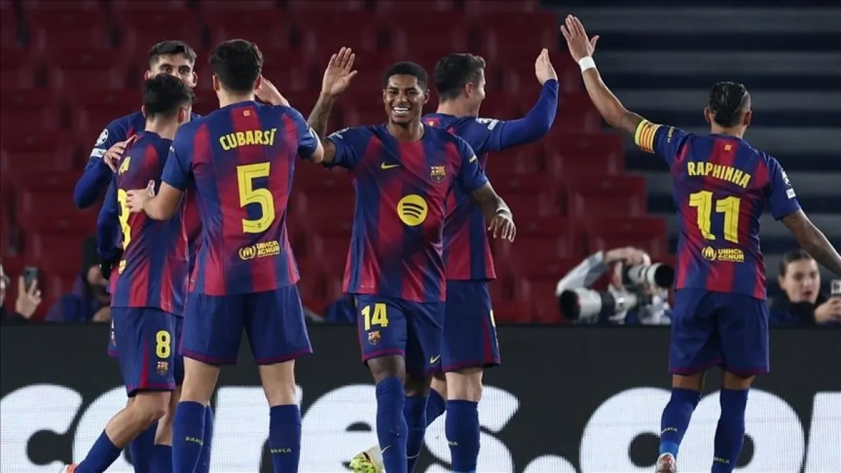 رافينيا يقود برشلونة للفوز على إشبيلية بخماسية