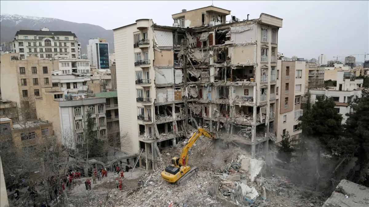 هجوم أمريكي إسرائيلي يسفر عن دمار كبير في منطقة سكنية بطهران