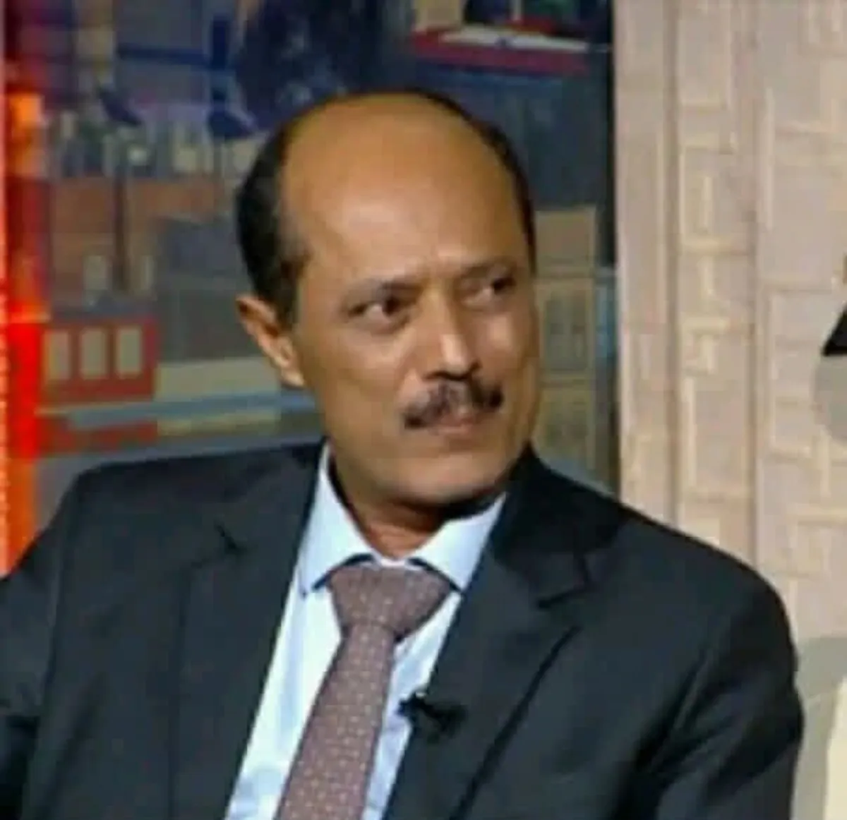 استنكار واسع لاعتقال الأديب السروري عقب الاعتداء عليه في تعز