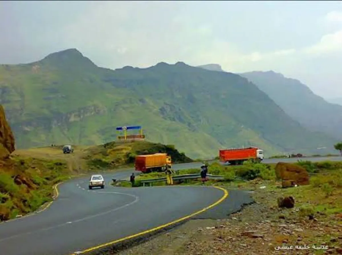 أنصار الله يفرضون جبايات على المسافرين في نقيل سمارة