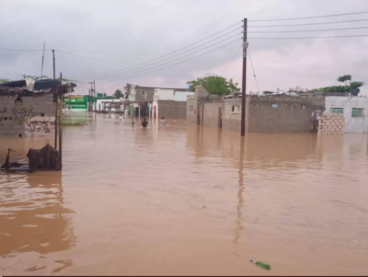 انهيار سد في حضرموت يغرق منازل ويقطع مياه الشرب عن قصيعر