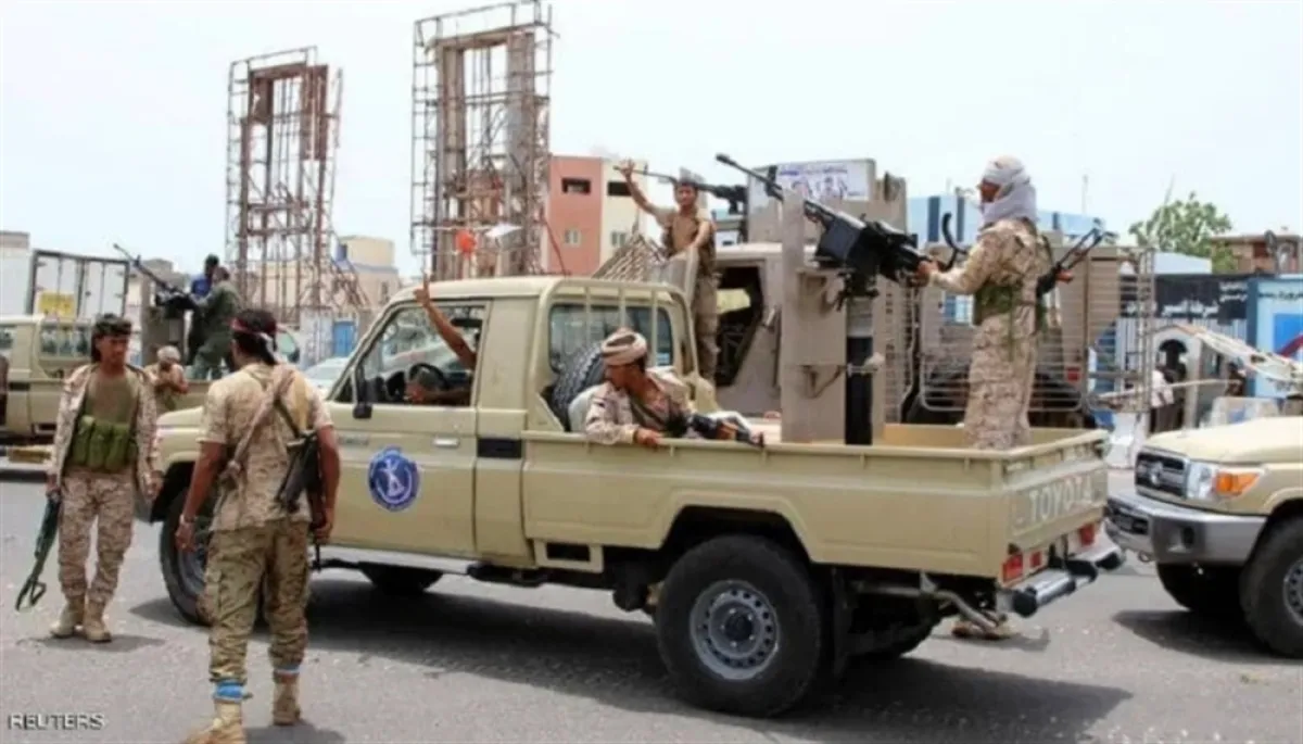 انتشار أمني كثيف في عدن وإغلاق كامل للطرق الرئيسية