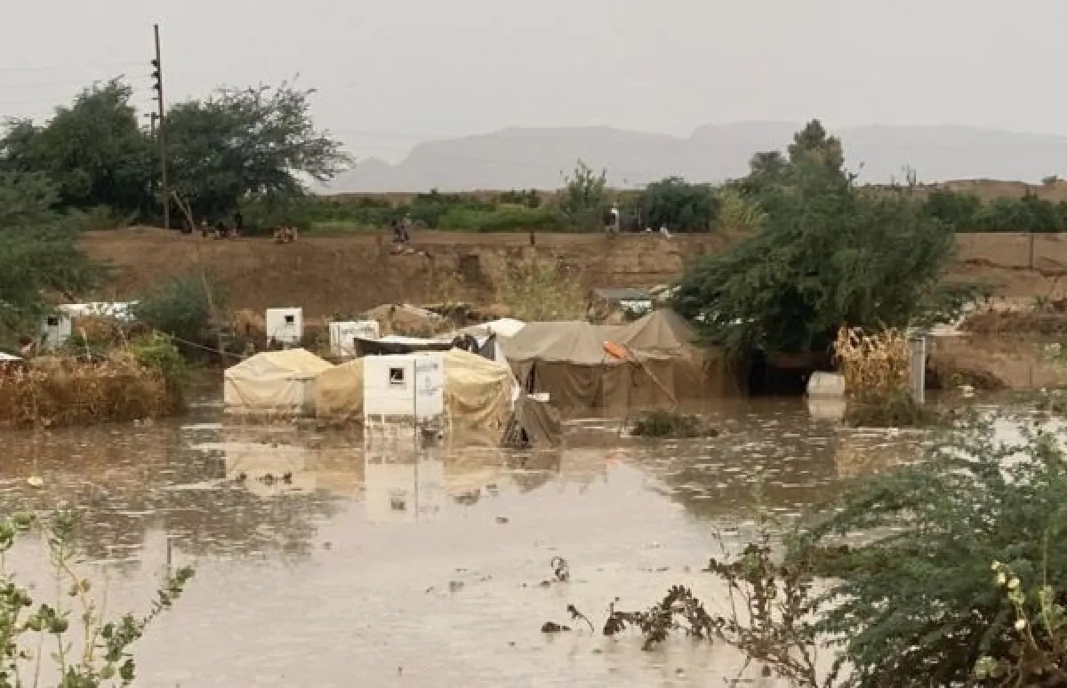 تضرر 2,090 أسرة جراء العواصف والأمطار في مخيمات مأرب