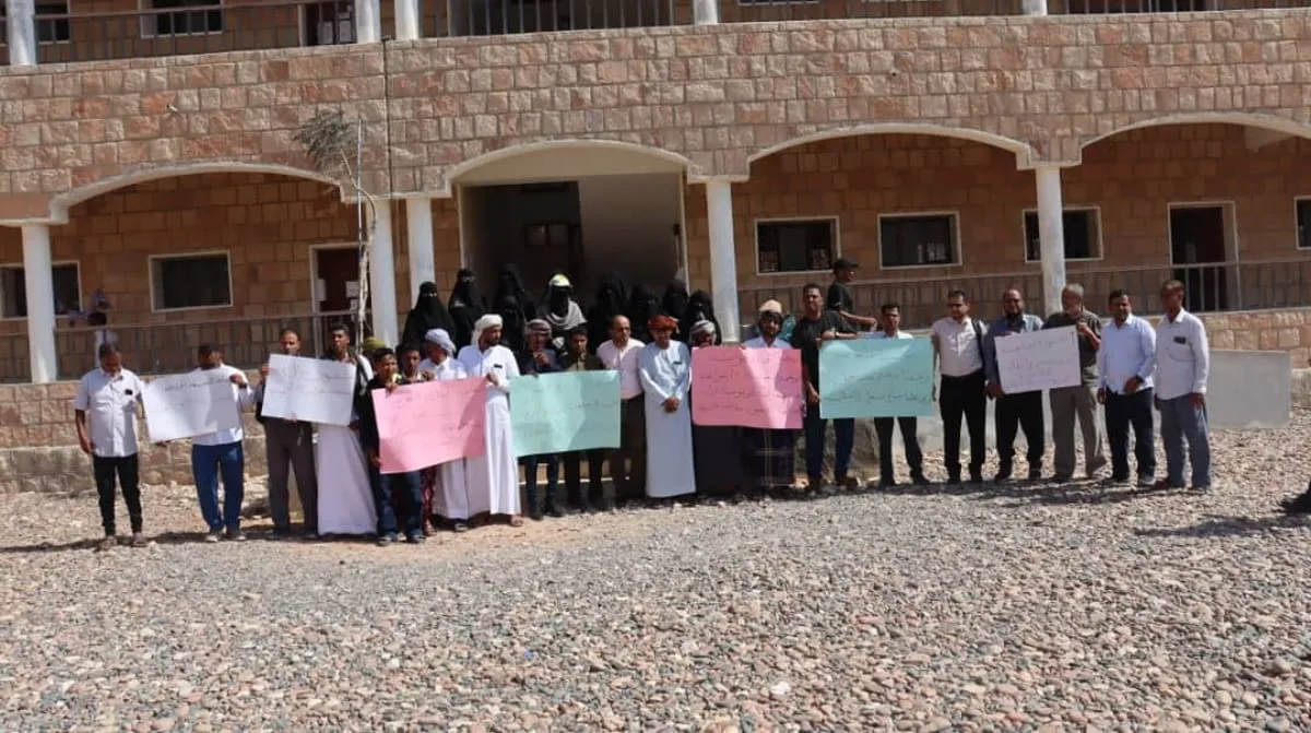 سقطري..   الكادر الأكاديمي والإداري بكلية التربية يعلن إضراباً جزئياً احتجاجاً تدري وضعهم المعيشي