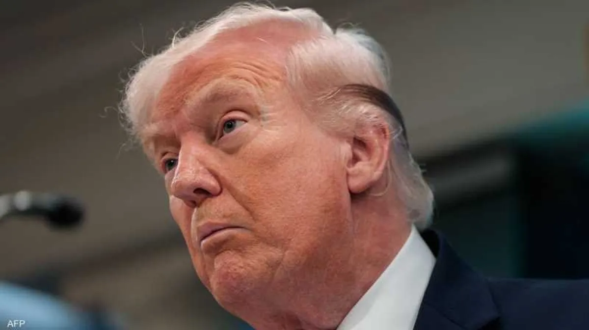 ترامب يلوّح بتصعيد “أكبر وأقوى” حال انهيار وقف إطلاق النار ويؤكد بقاء قواته حول إيران