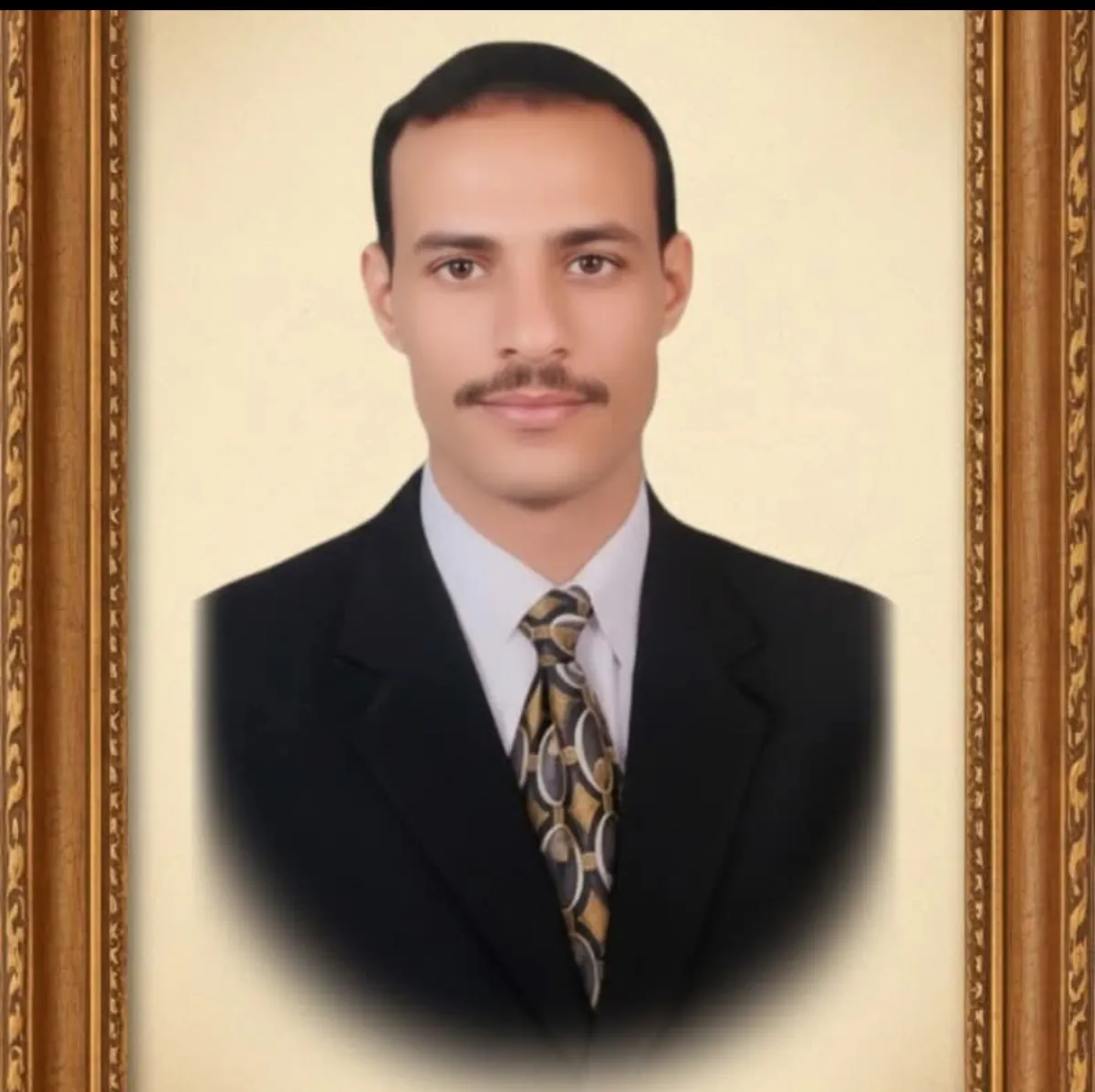 الناشط الفقيه لوزير مالية صنعاء: هل تدركون حجم المعاناة خلف كل موظف؟