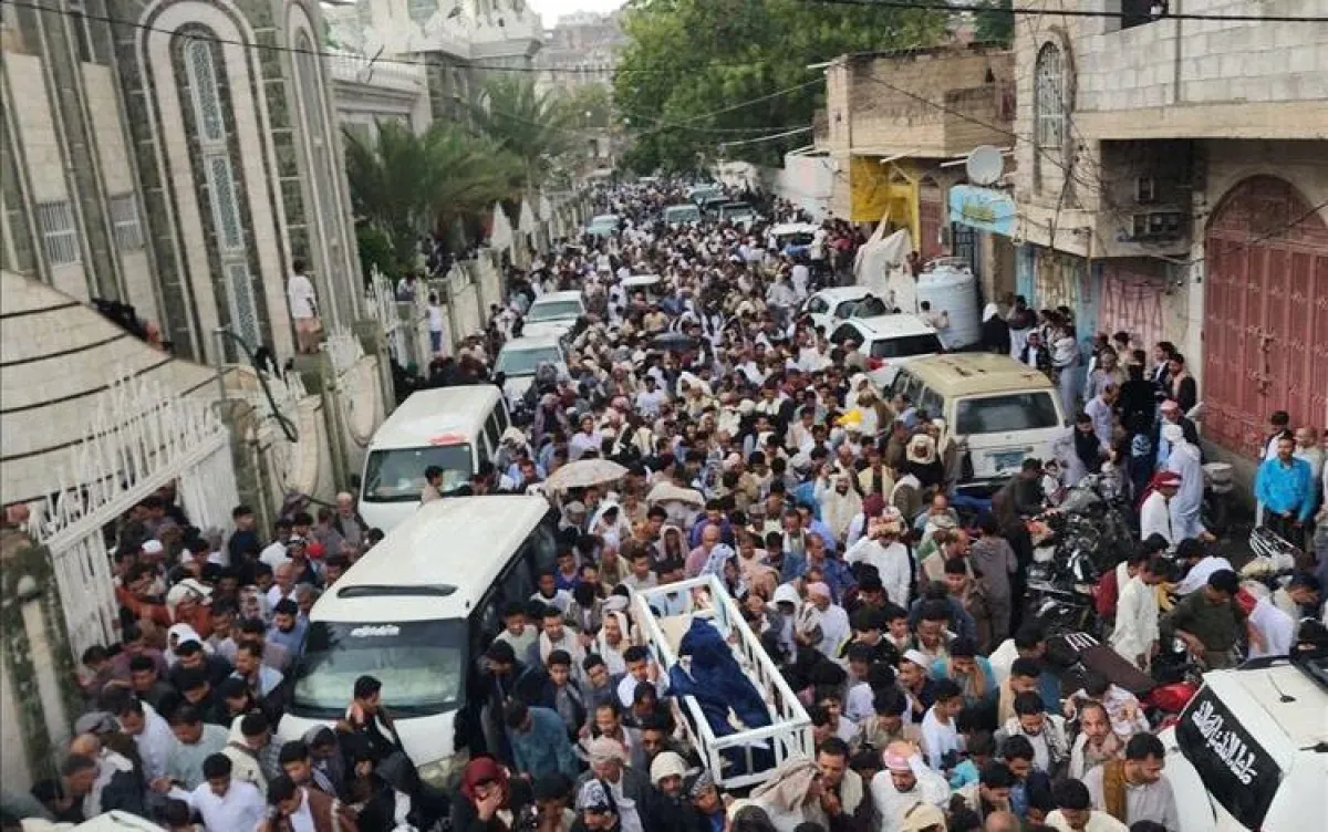 تعز..تشييع مهيب للطفل أيلول السامعي (ضحية السيول)