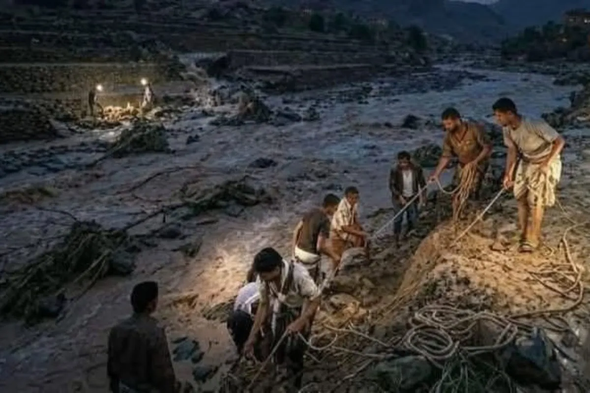 وفاة ثلاث فتيات جراء سيول جارفة في ذمار