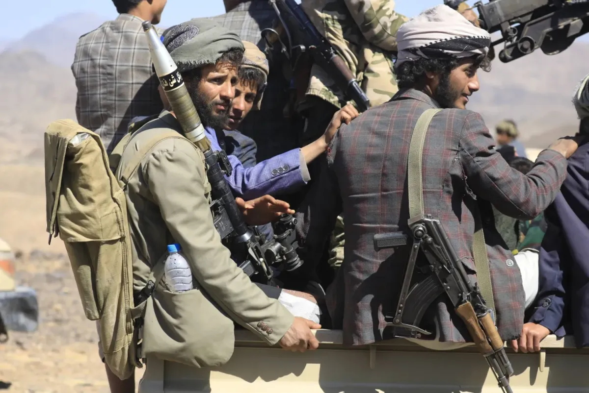 إب...الحوثيون ينفذون حملة مداهمات في النادرة ويعتقلون عشرات المدنيين