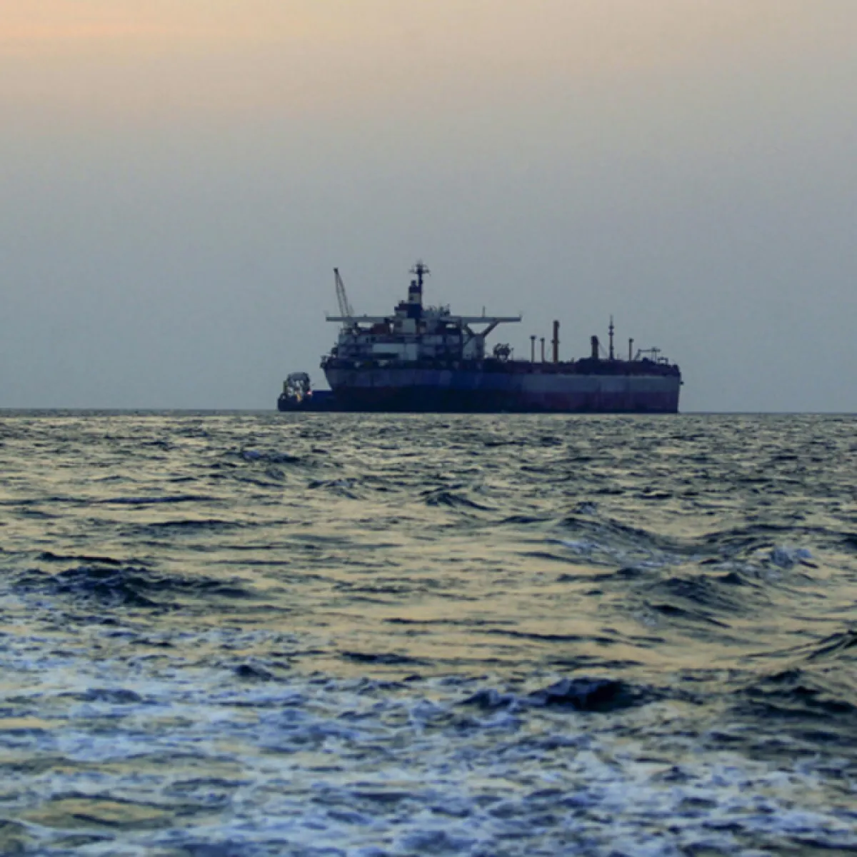 إطلاق نار على ناقلة نفط قبالة سواحل عُمان