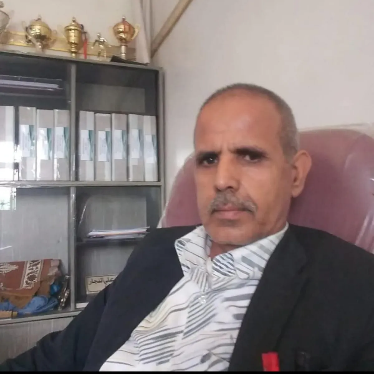 سعدان لسلطة صنعاء: لماذا ندوام في الداخل إذا كانت رواتبنا في الخارج؟