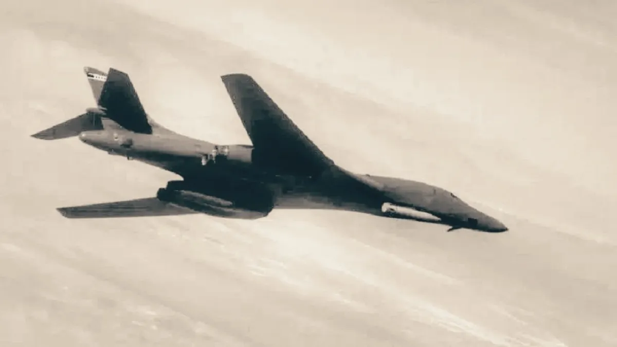 البنتاغون يجري رحلة اختبارية لقاذفة B-1B الاستراتيجية المزودة بصاروخ فرط صوتي