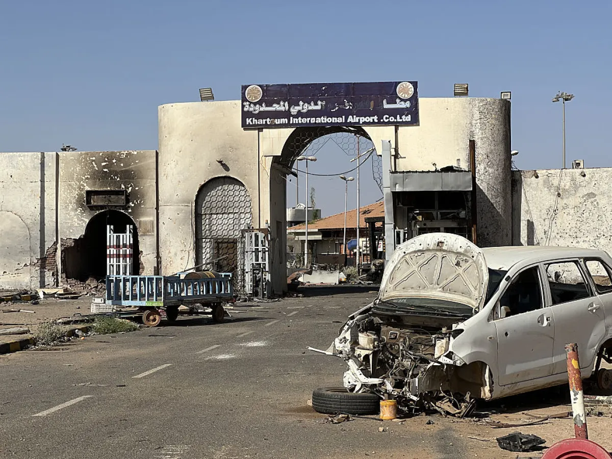 واشنطن تحذر مواطنيها في السودان بعد الهجوم على مطار الخرطوم: لا تغادروا ملاجئكم!
