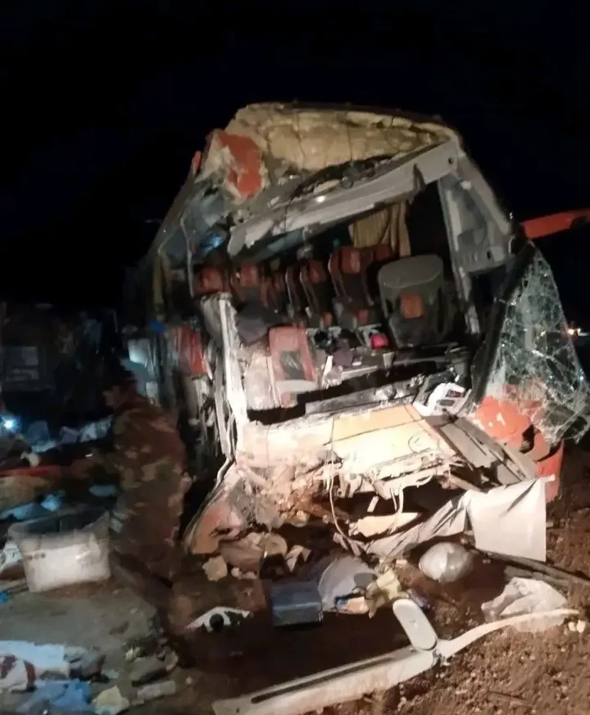 مقتل وإصابة العشرات بحادث مروع على طريق العبر