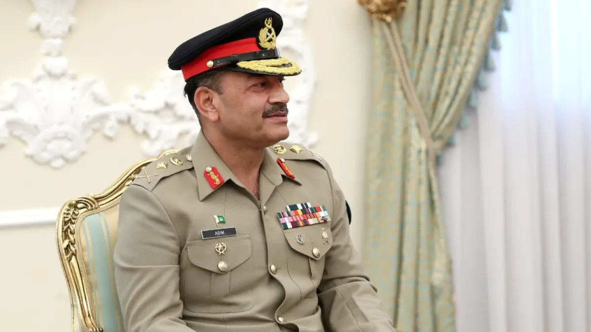 قائد الجيش الباكستاني يتوجه إلى إيران