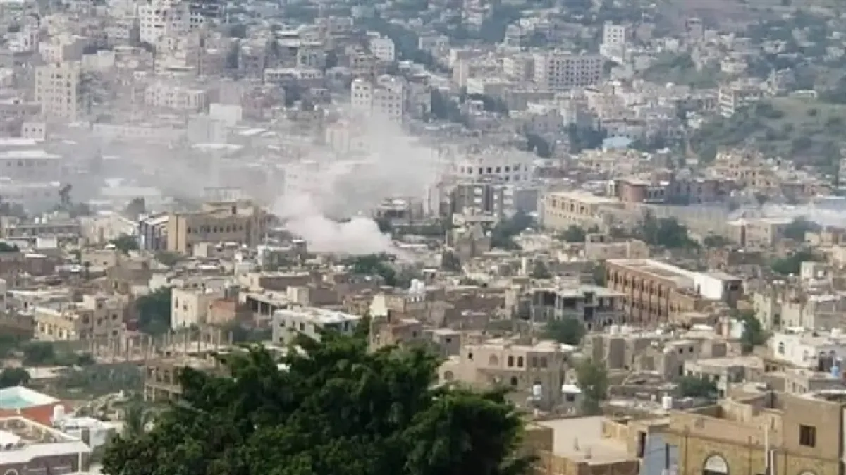 الحوثيون يقصفون أحياء سكنية شمال مدينة تعز