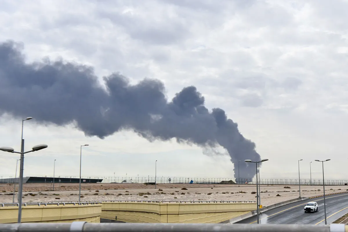 الخارجية الكويتية: وفاة شخص وإصابة آخرين في استهداف مطار الكويت