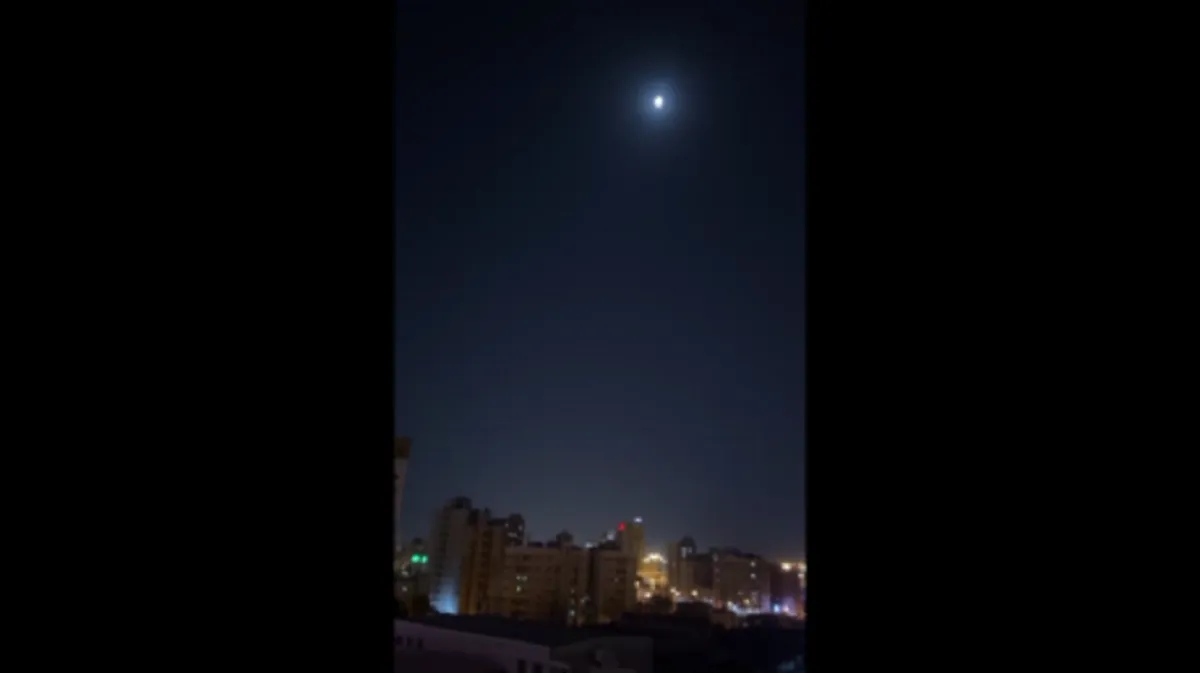 سقوط شظايا صواريخ يؤدي إلى حوادث حريق في الكويت