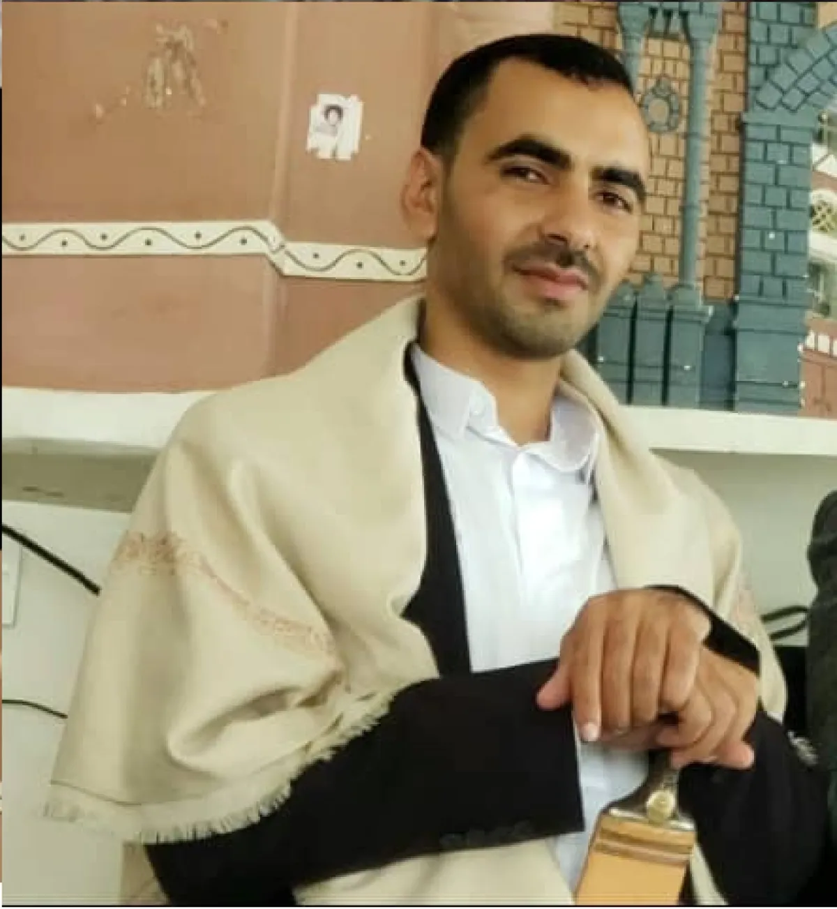 ناشط في أنصار الله يهاجم هيئتي الزكاة والأوقاف ويتهمهما باكتناز الأموال