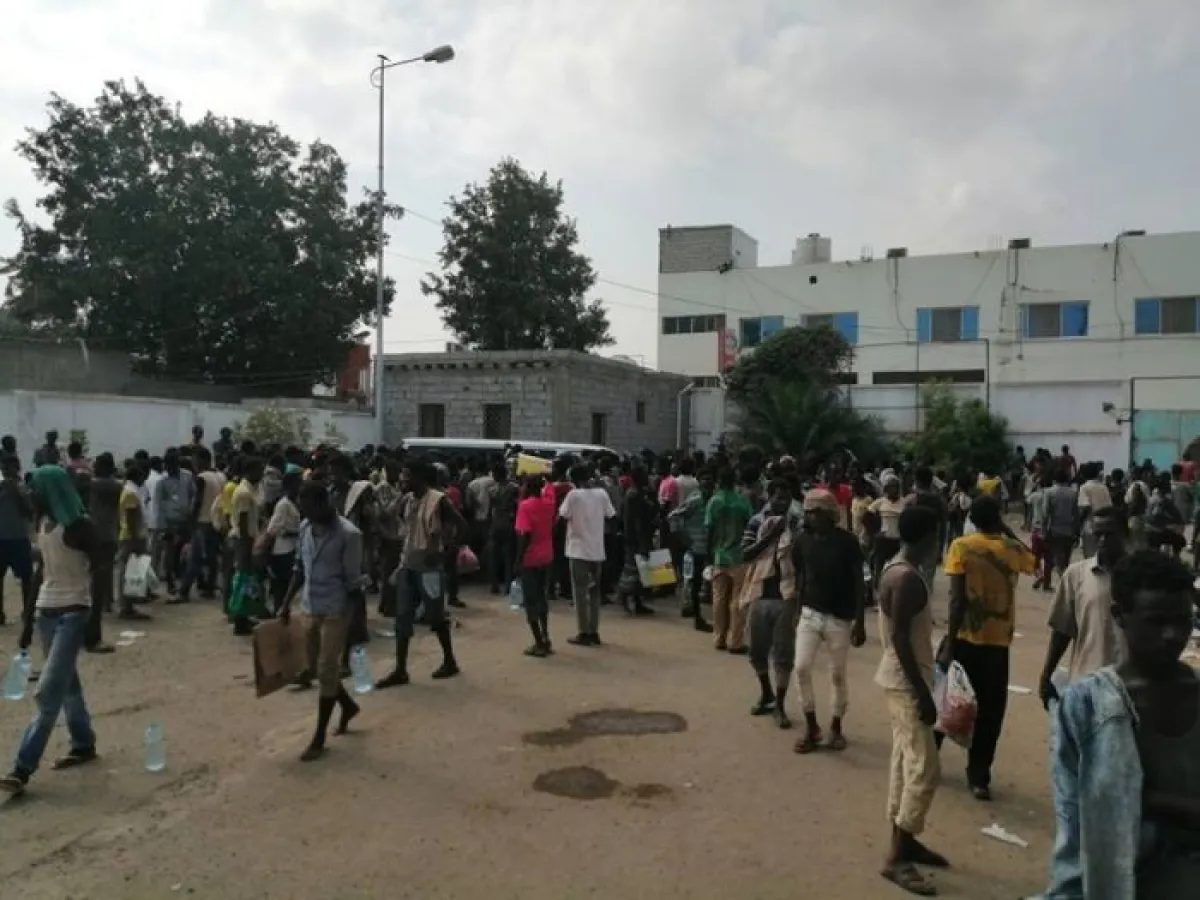 تحرير 30 مهاجرًا صوماليا وضبط عصابة ابتزتهم في شبوة