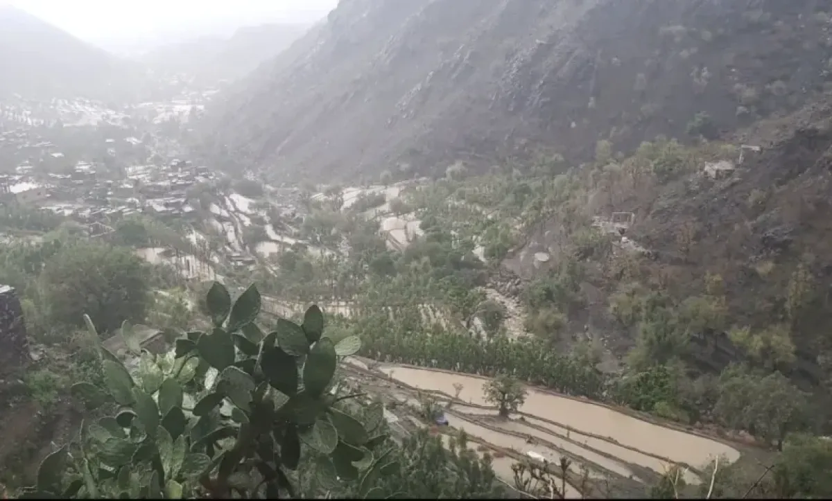 وفاة مسنة وإصابة ابنتها بانهيار منزل جراء الأمطار الغزيرة في تعز