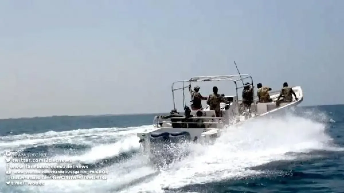 المقاومة الوطنية تعلن تدمير زورقين حوثيين في البحر الأحمر