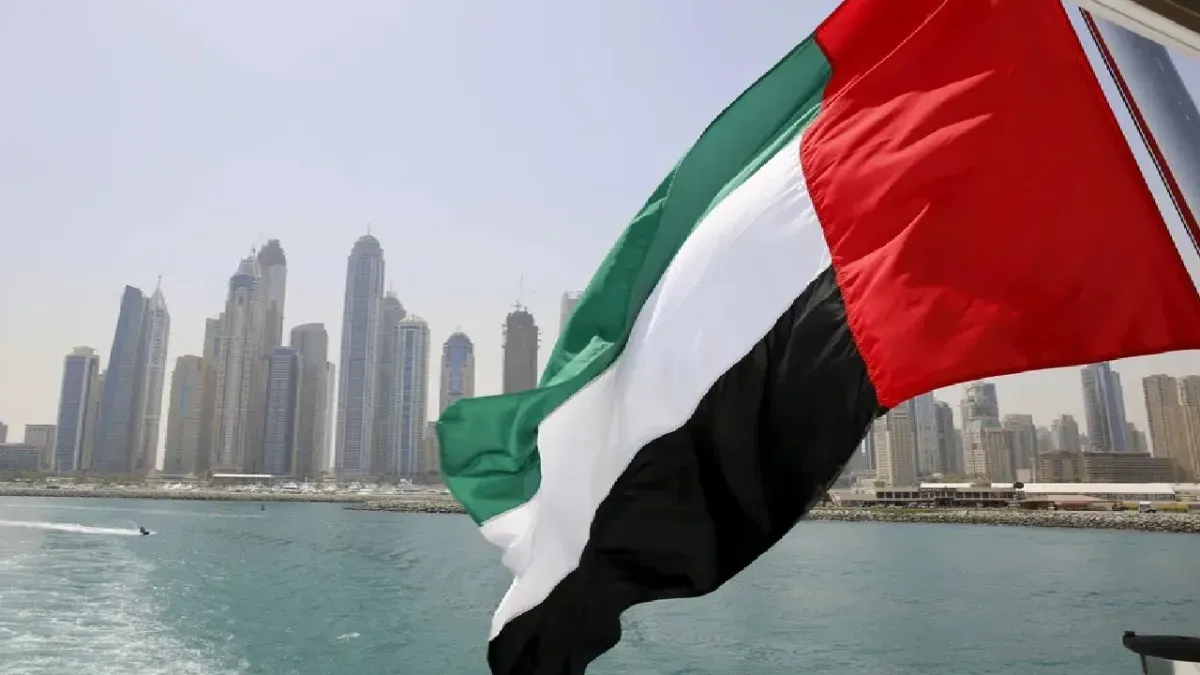 الإمارات تعلق جميع التعاملات مع إيران على خلفية "التصعيد الإقليمي".. وطهران تنفي استهدافها بصواريخ