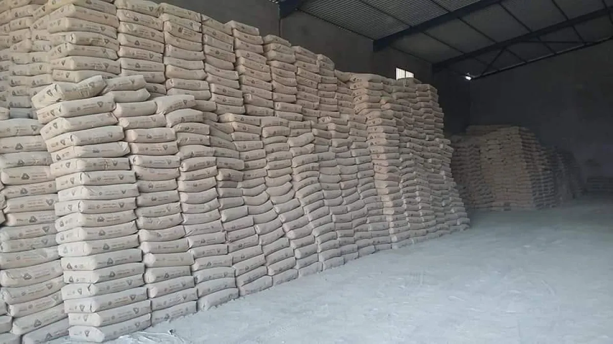الحوثيون يقرون زيادتين في رسوم استيراد الأسمنت