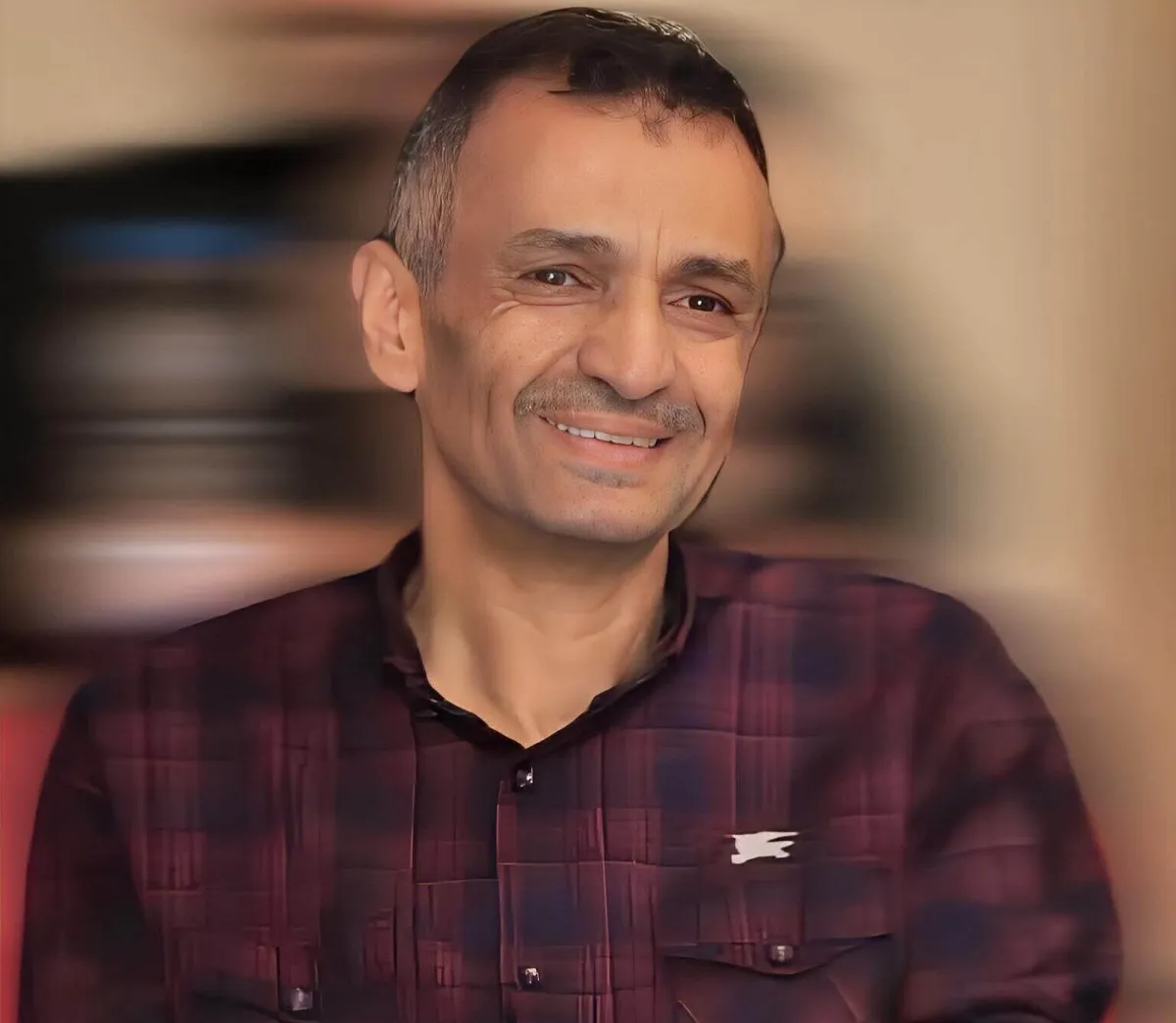 أنصار الله تحيل الباحث لبيب العبسي إلى النيابة الجزائية بعد عامين على اعتقاله