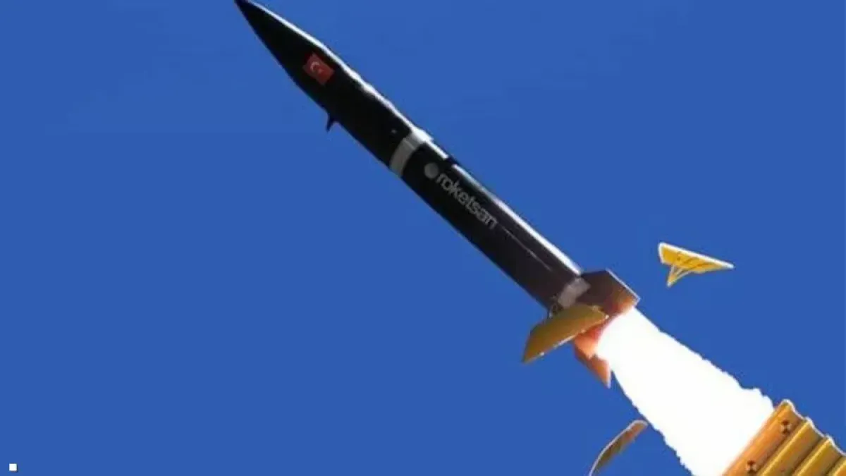 الحوثيون يقصفون مذينة تعز بثلاثة صواريخ باليستية