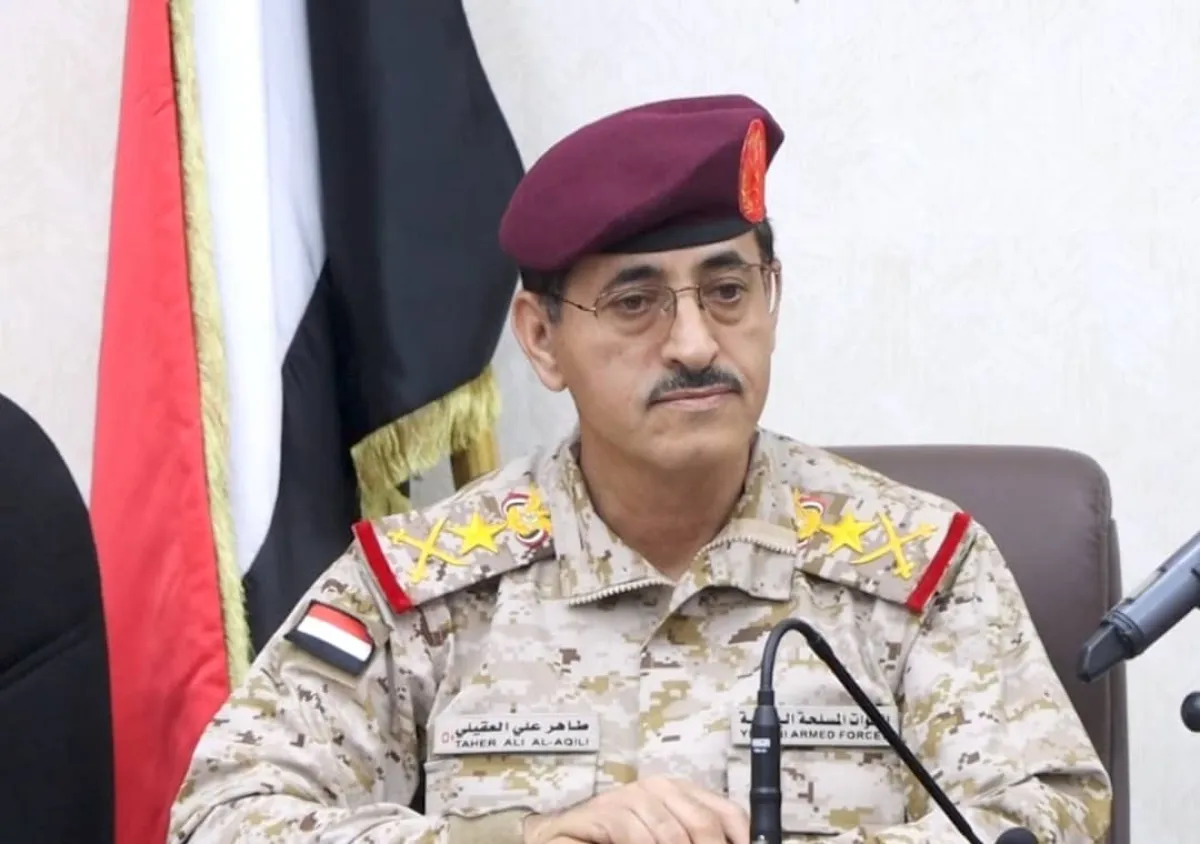 مسلحون يهاجمون موكب وزير الدفاع في الضالع ويحتجزون عدداً من مرافقيه