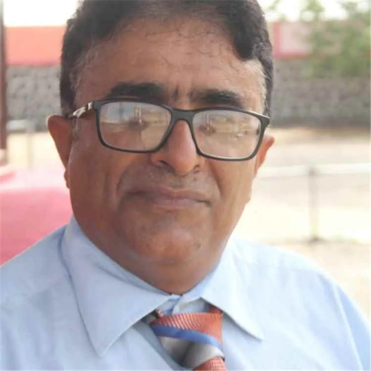 الحوثيون يعتقلون الصحفي صادق شلي من منزله في المخا