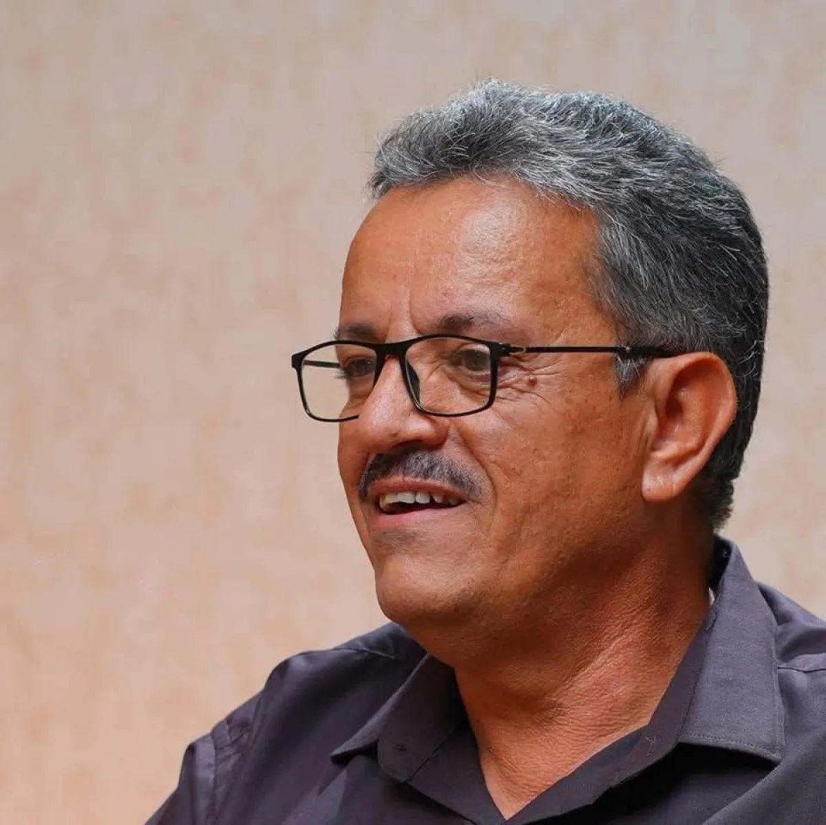سياسيون وحقوقيون يطالبون سلطة صنعاء بالتحقيق في اعتداء على الصحفي القدمي