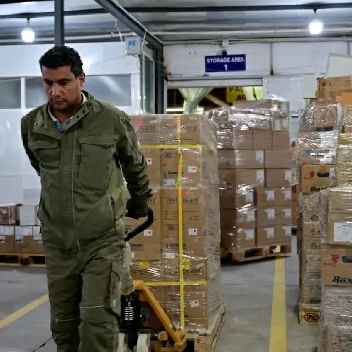 الصليب الأحمر يرسل 22 طناً من الإمدادات الطبية إلى صنعاء