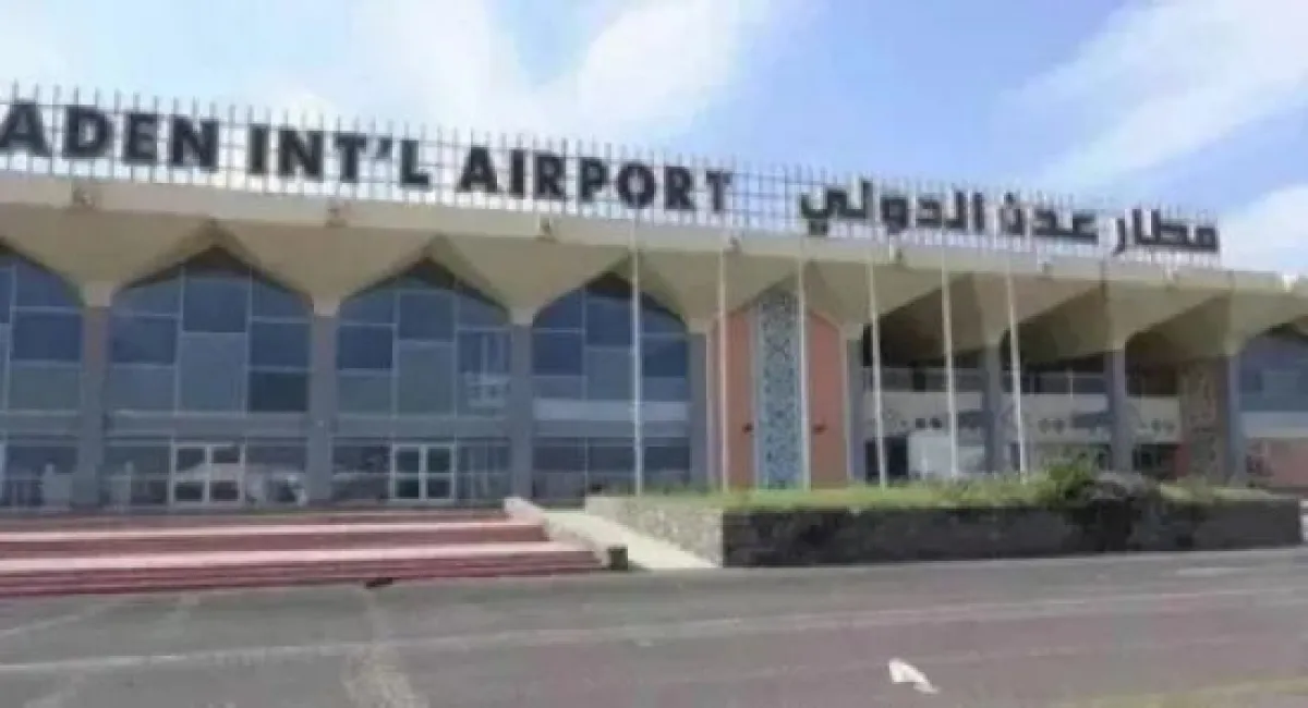 الحوثيون يستهدفون مطار عدن بصاروخ باليستي